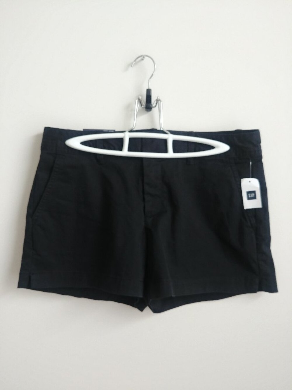 NEW WITH TAGS Gap City Short black cotton mid rise stretch shorts size 4…